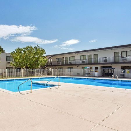 Quality Inn Stateline Wendover Bagian luar foto