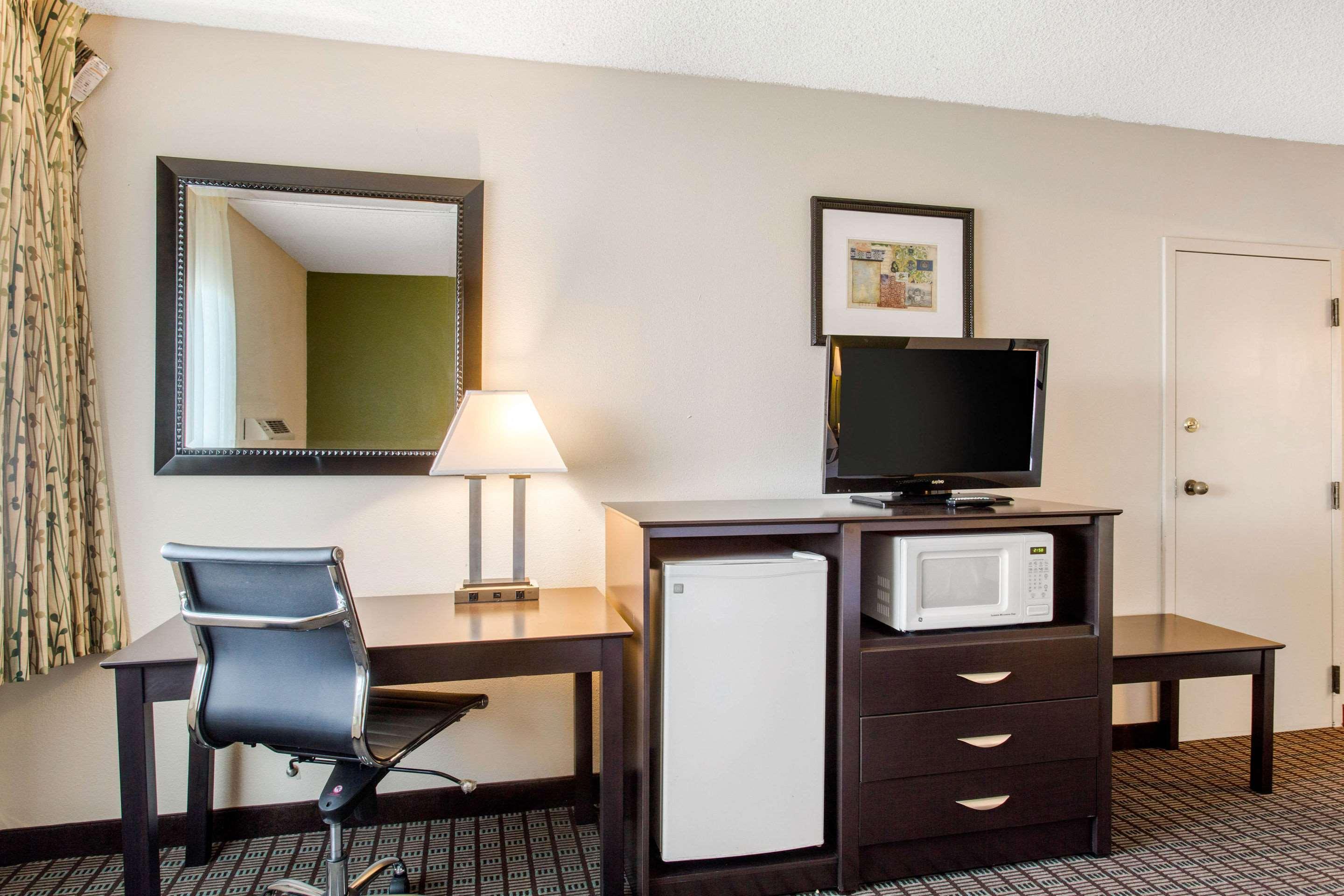 Quality Inn Stateline Wendover Bagian luar foto