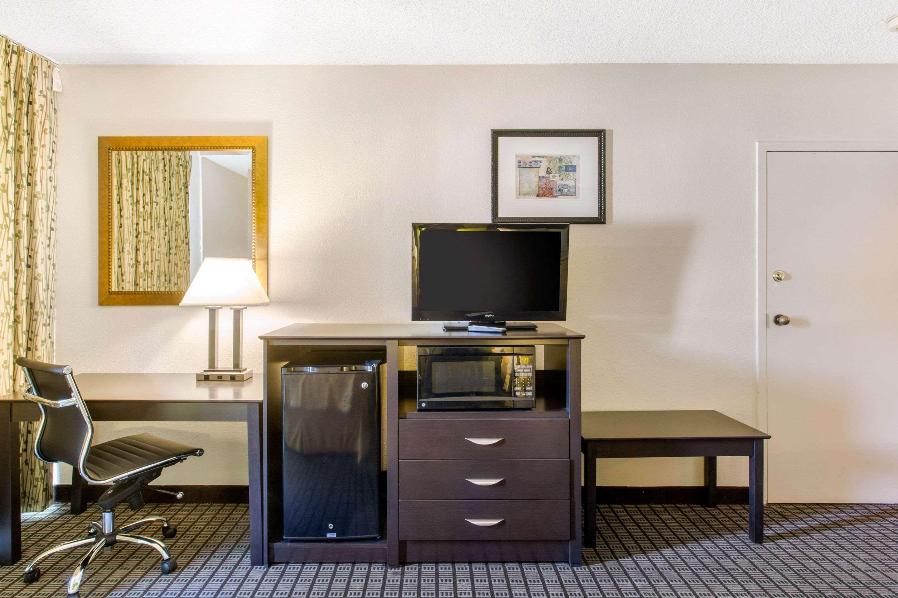Quality Inn Stateline Wendover Bagian luar foto