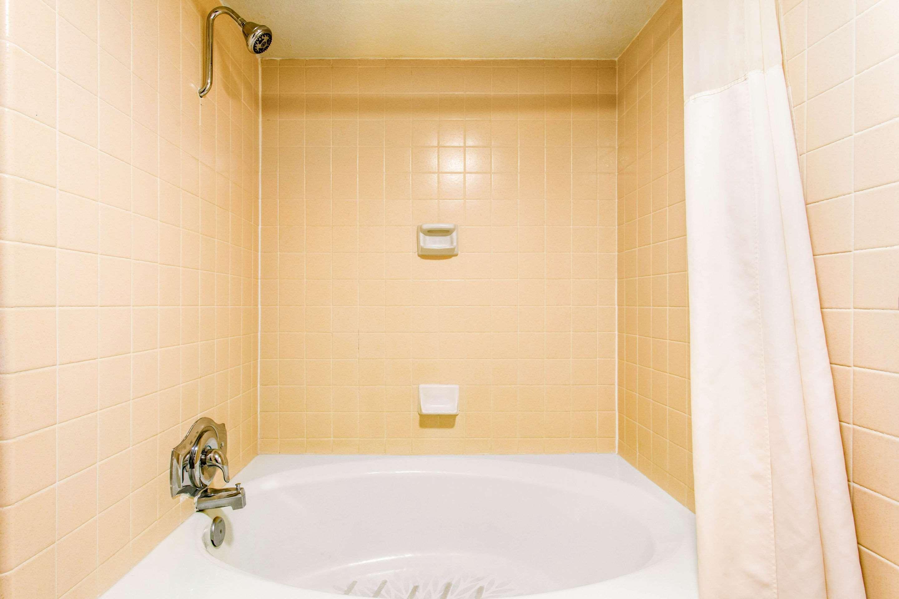 Quality Inn Stateline Wendover Bagian luar foto