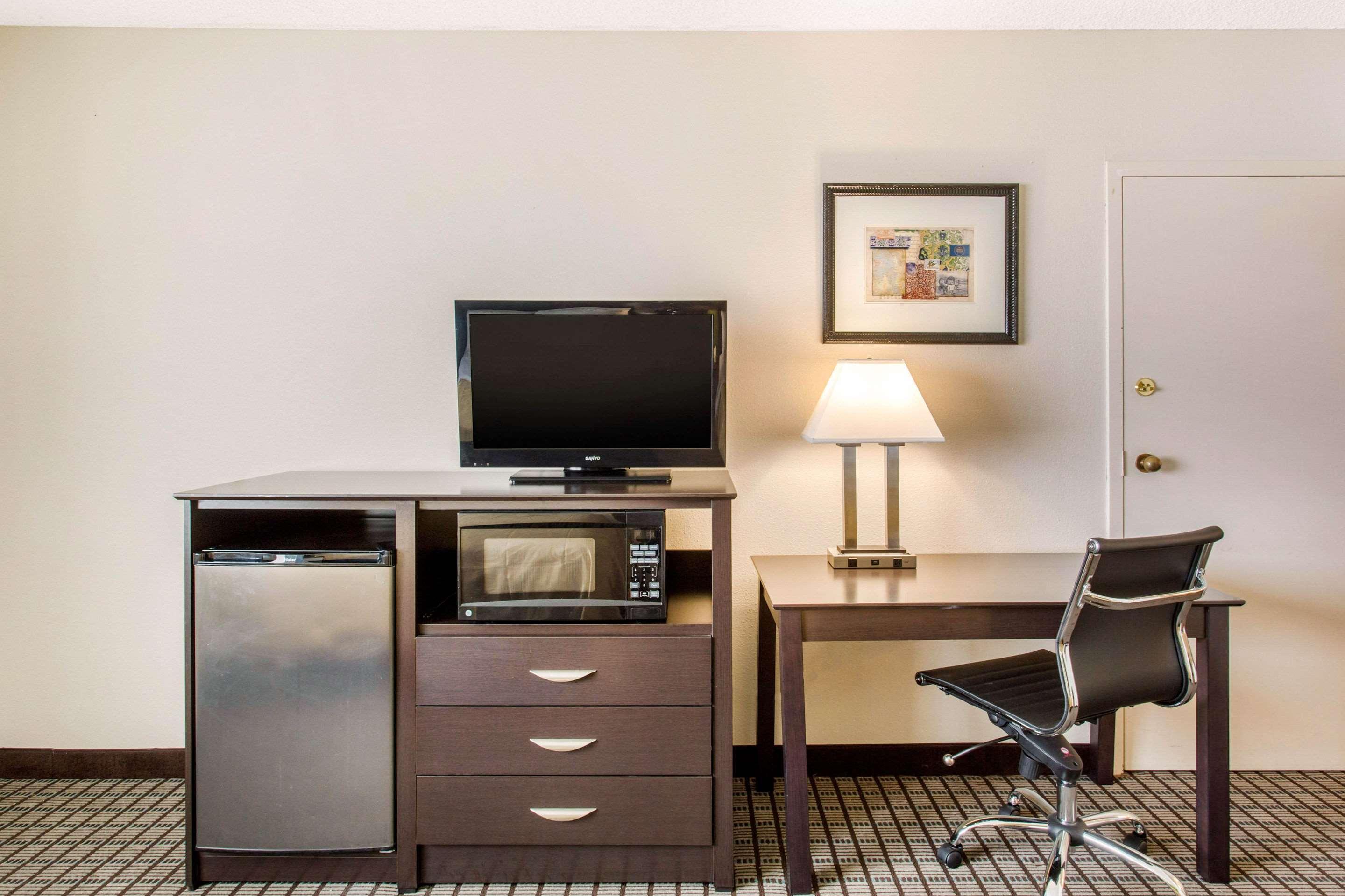 Quality Inn Stateline Wendover Bagian luar foto