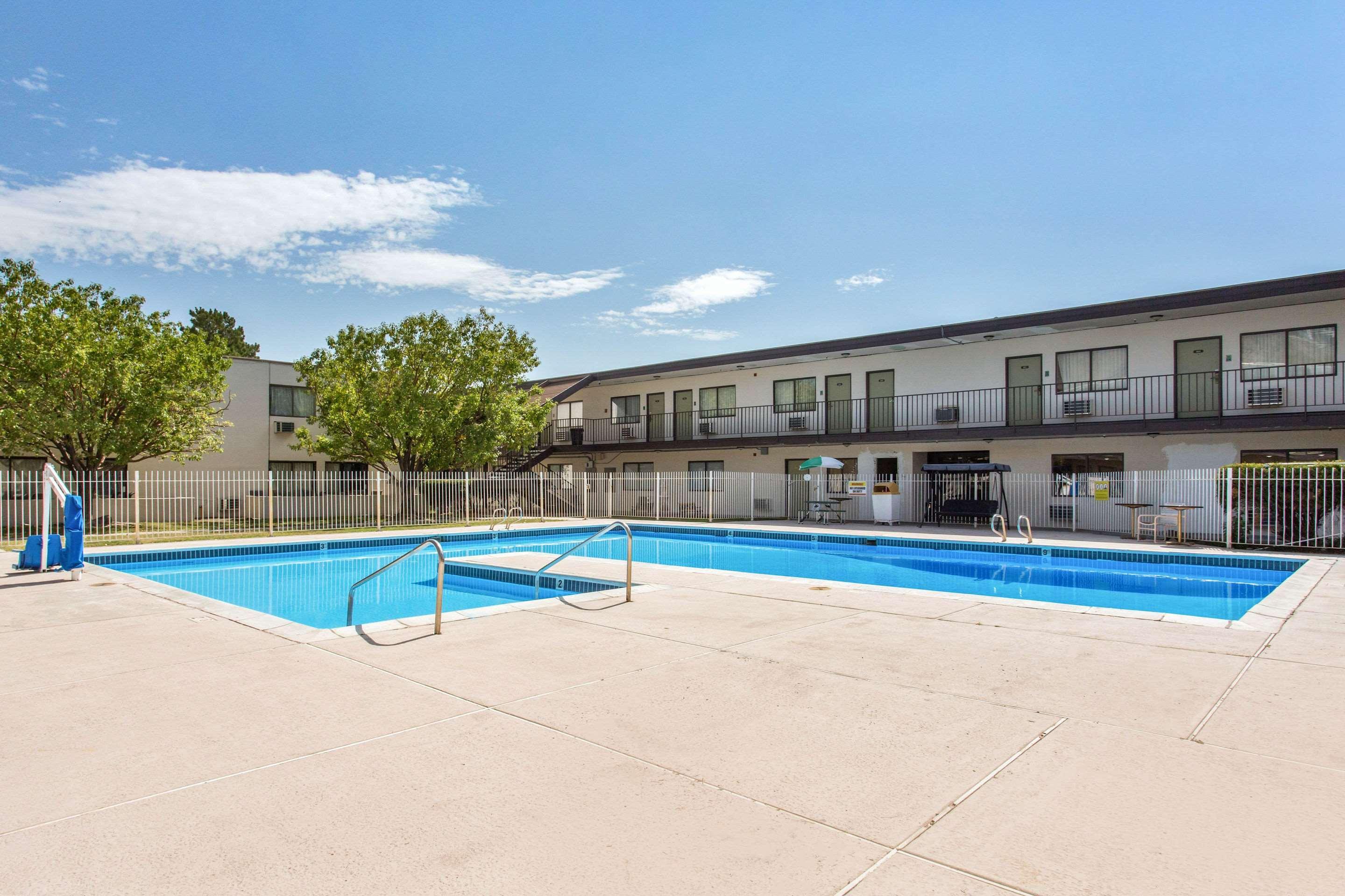 Quality Inn Stateline Wendover Bagian luar foto