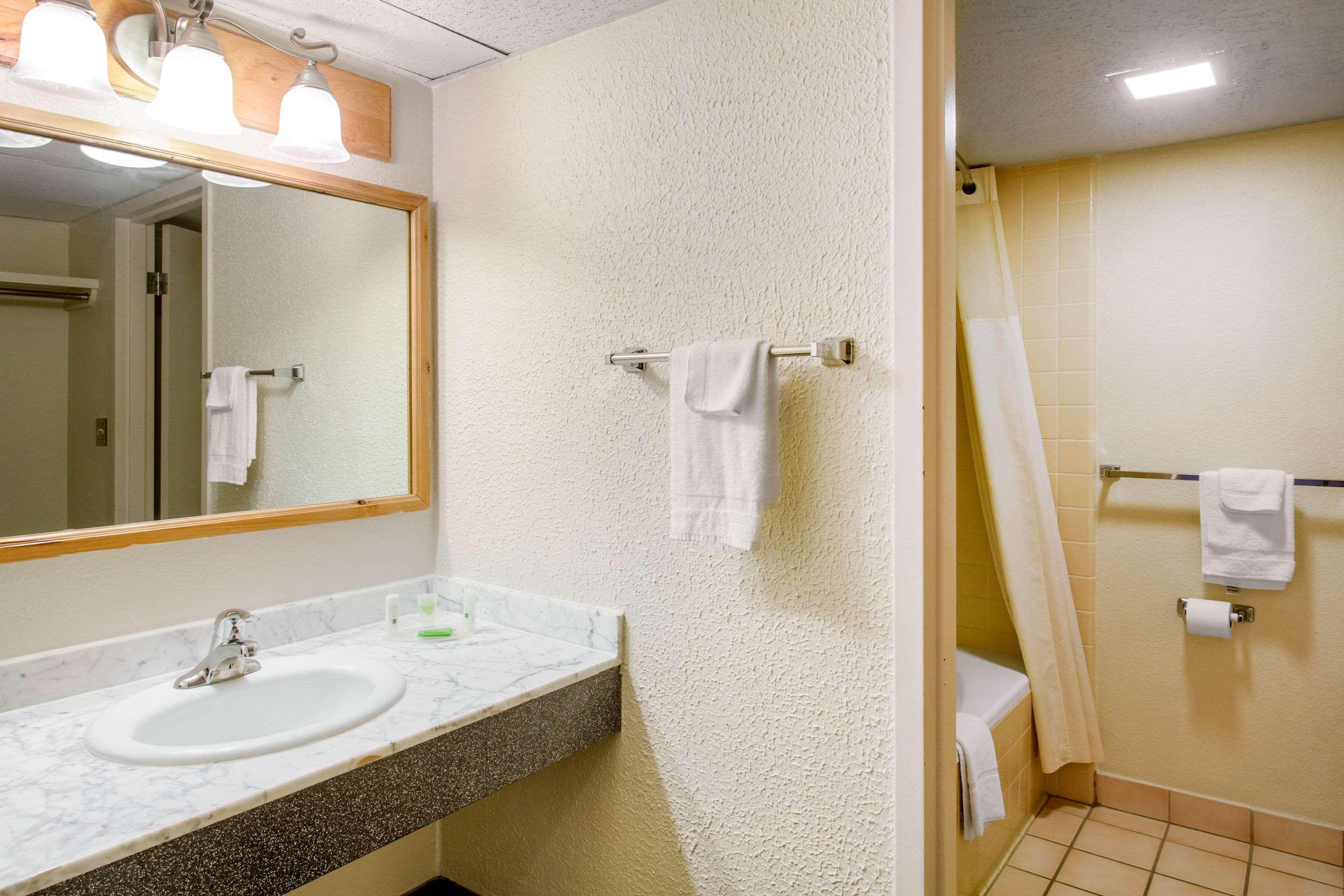 Quality Inn Stateline Wendover Bagian luar foto