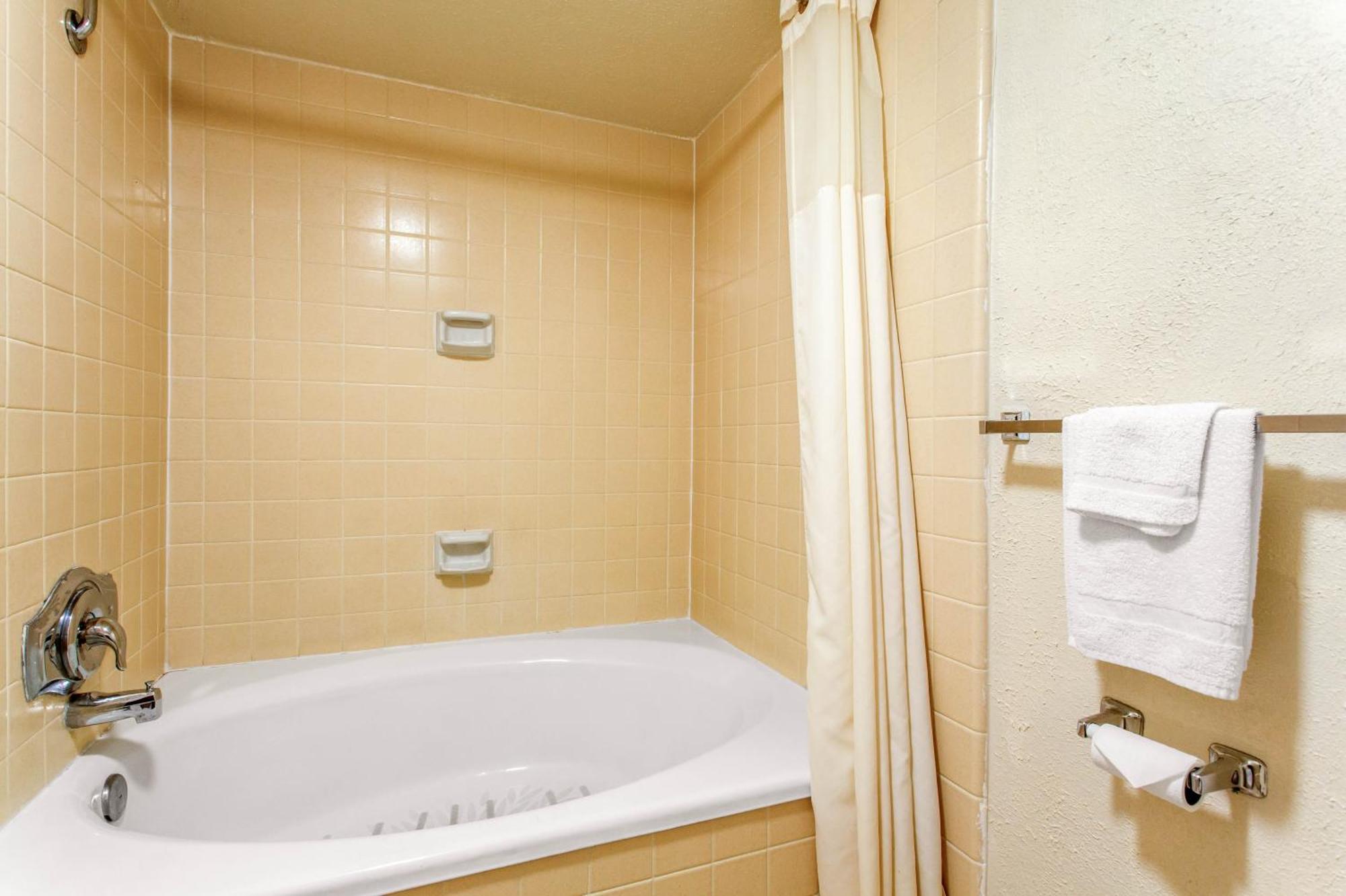 Quality Inn Stateline Wendover Bagian luar foto